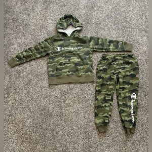 Kids Champion 2 piece camouflage outfit size S